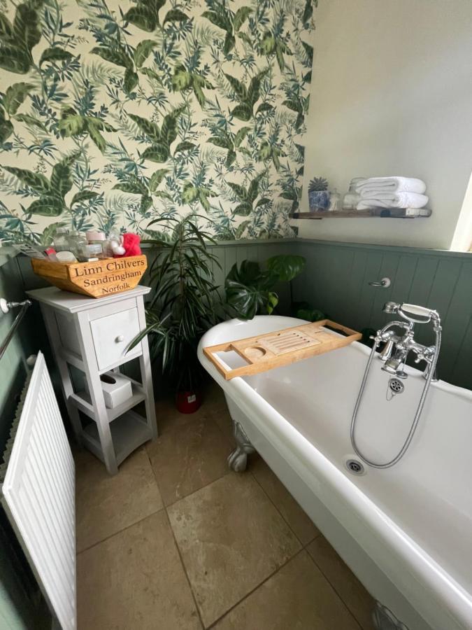 King Size Bed & En Suite Rolled Top Bath Private Lane 哈罗盖特 外观 照片